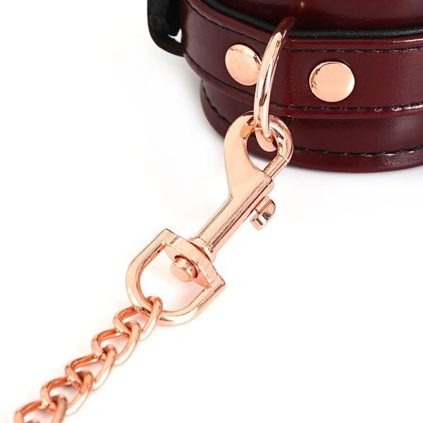 Кожаные наручники Liebe Seele Wine Red Wrist Cuffs, съемная цепочка-крепление SO9452 фото