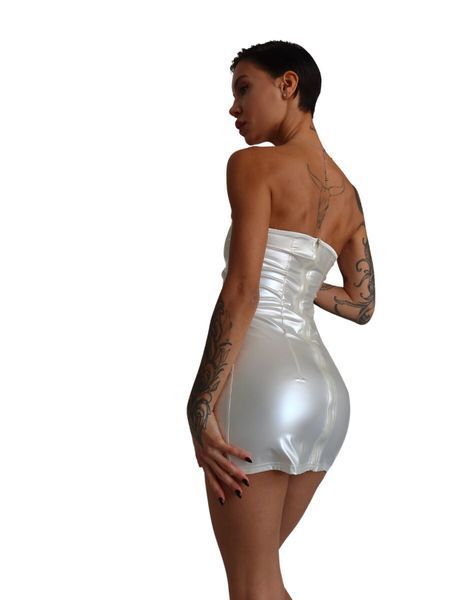 Мини-платье D&A, M, white, nylon-lycra открытые плечи с молнией на всю длину SX1241 фото
